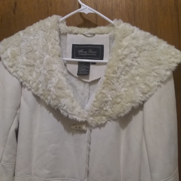 Terry Lewis Classic Luxuries. faux fur long coat. - Picture 7 of 8